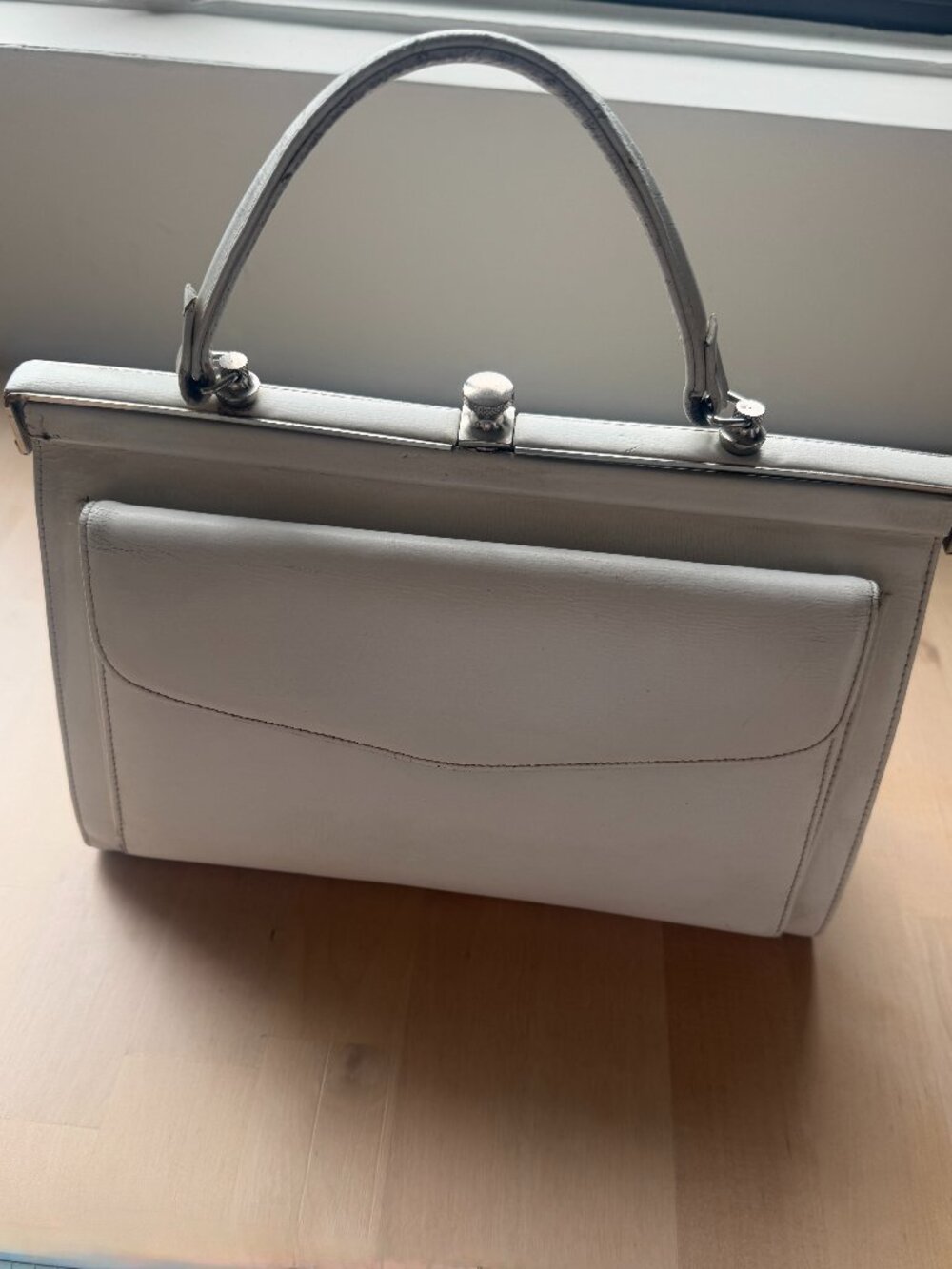 Beautiful Vintage Ivory Leather Purse